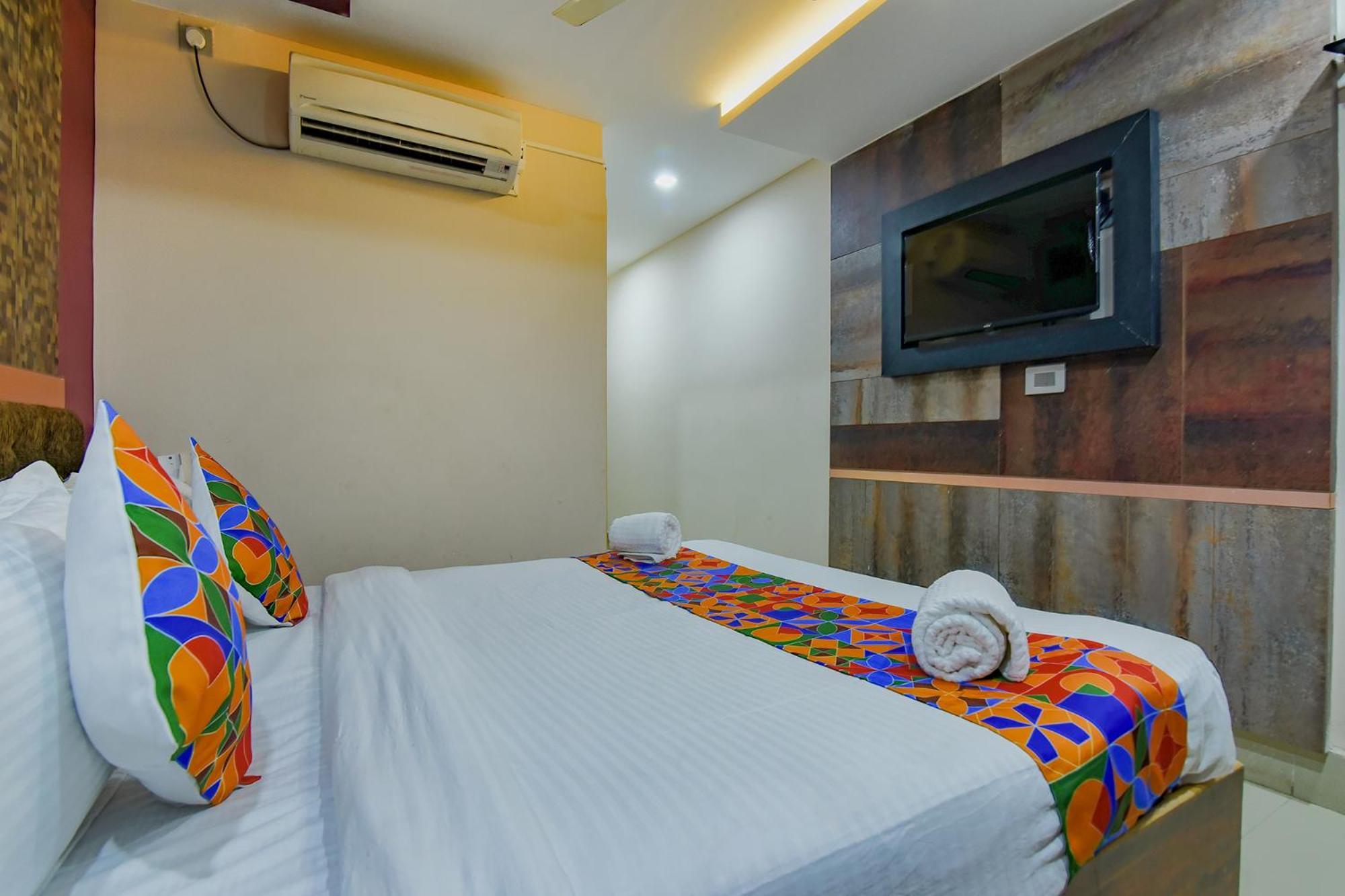 Fabhotel Middleton Desire - Nr Niladri Vihar Square Бхубанешвара Экстерьер фото